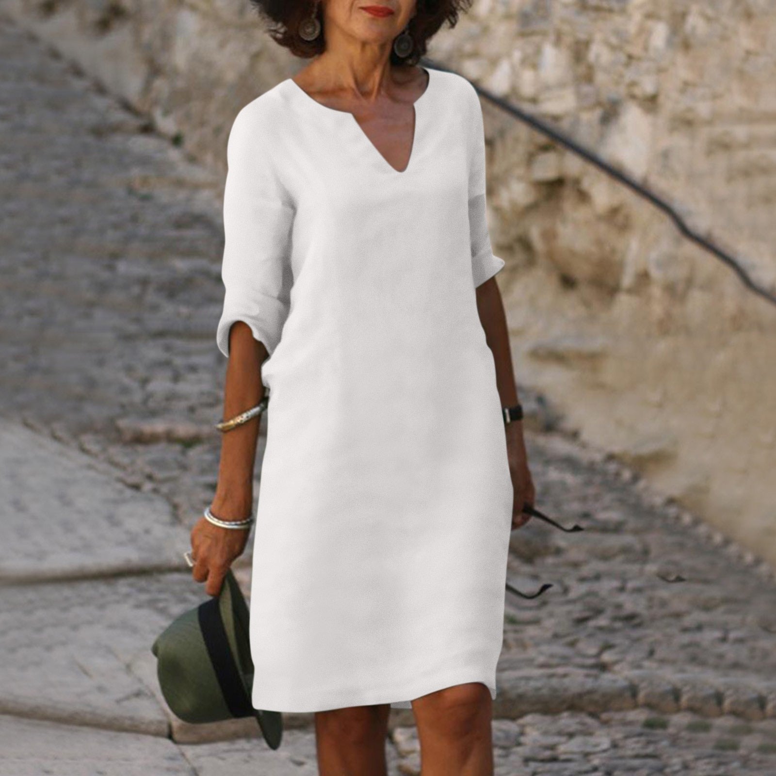 V-Neck Elegant Summer Dress in Lightweight Fabric for Casual Wear