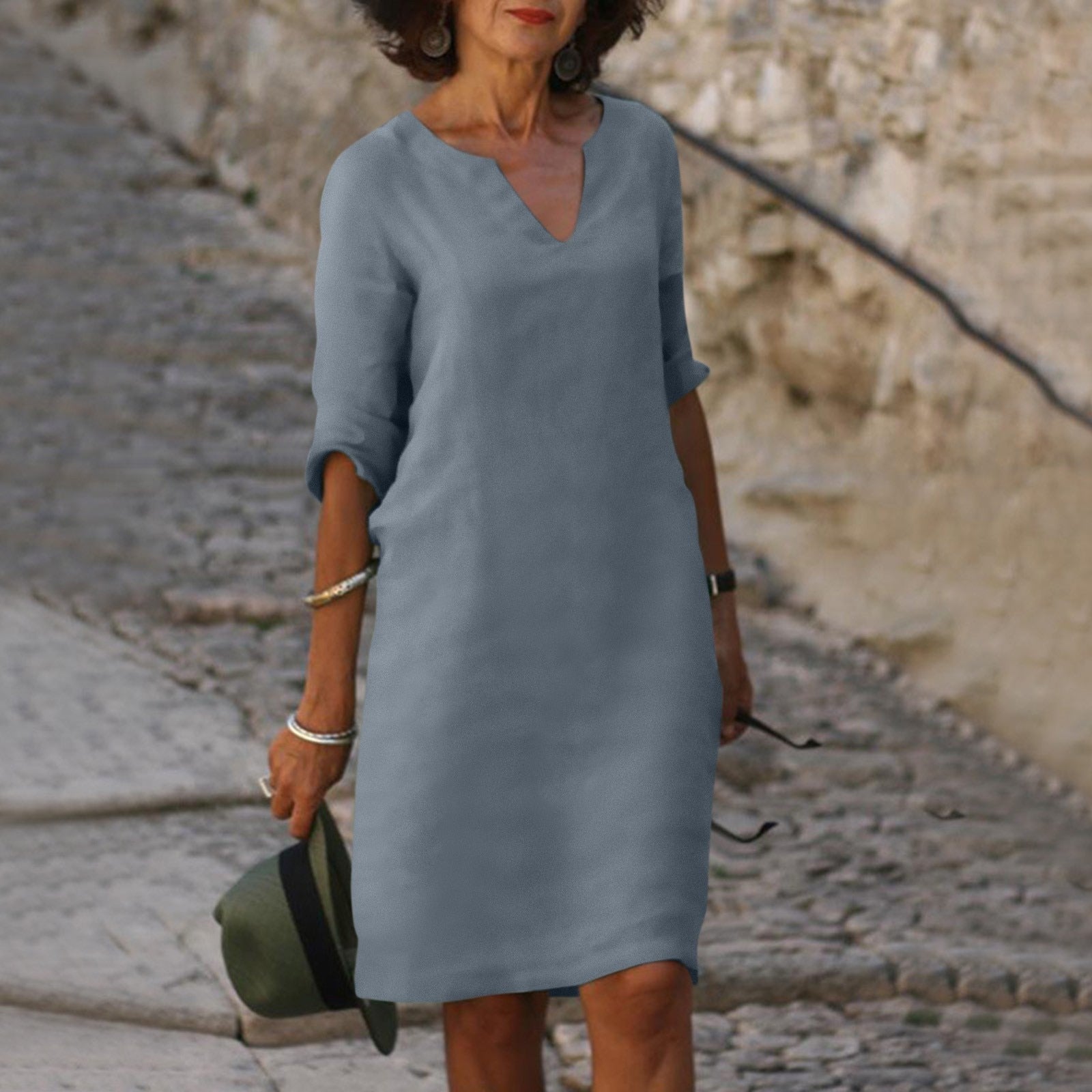 V-Neck Elegant Summer Dress in Lightweight Fabric for Casual Wear