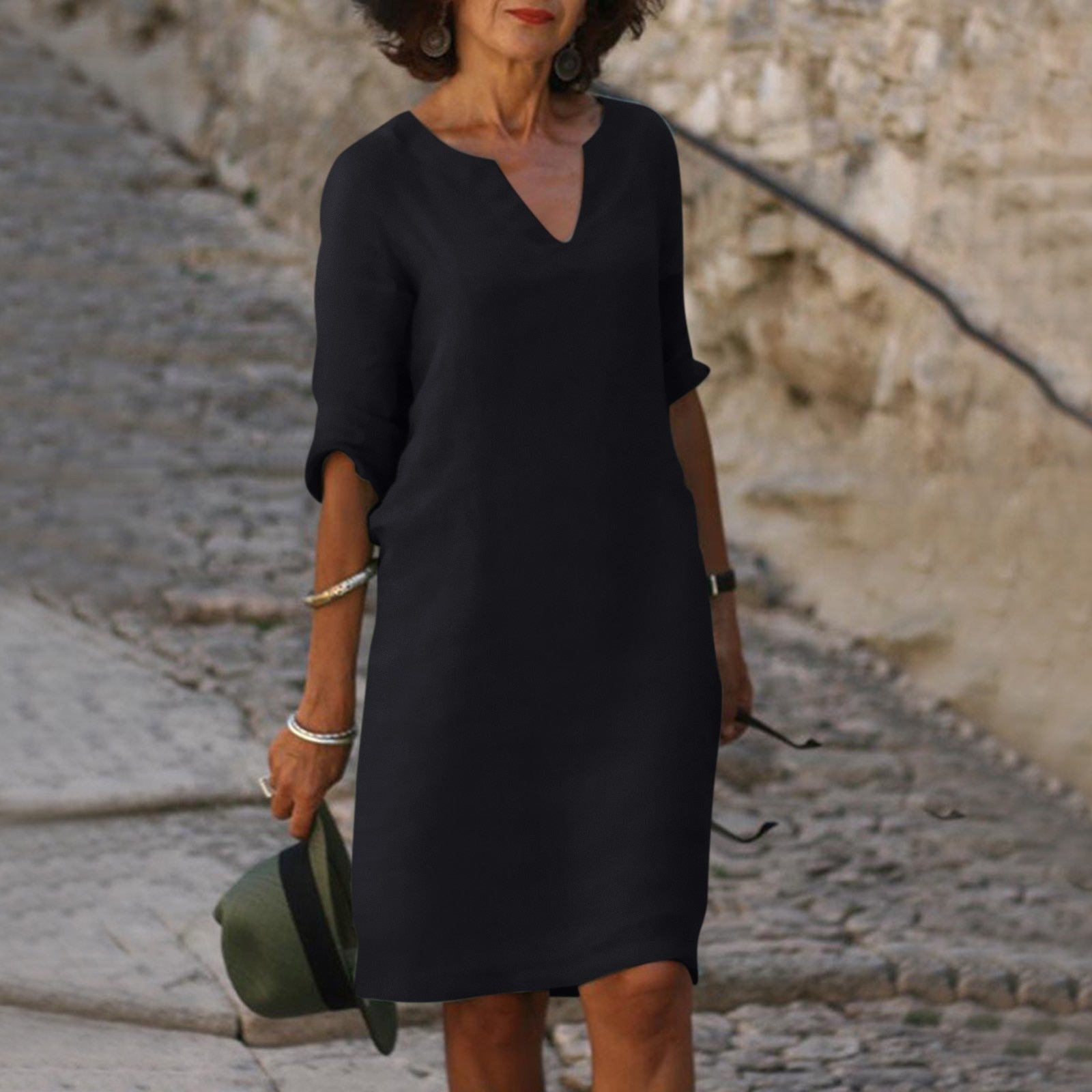 V-Neck Elegant Summer Dress in Lightweight Fabric for Casual Wear